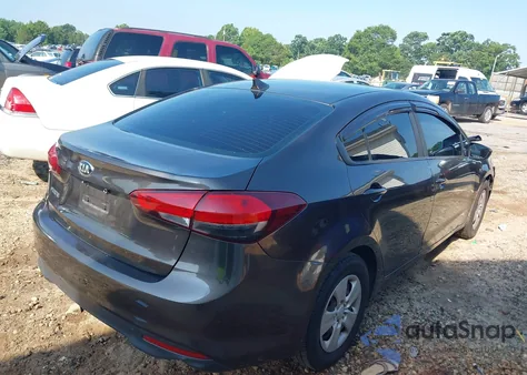 2017 Kia Forte Lx z USA, uszkodzony, nr VIN 3KPFK4A77HE136541